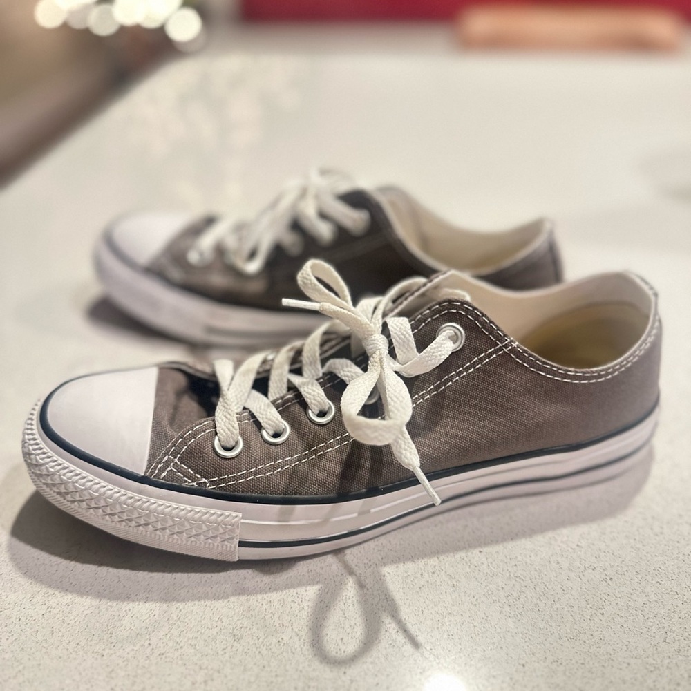 Converse Women's Sneakers - Black and White